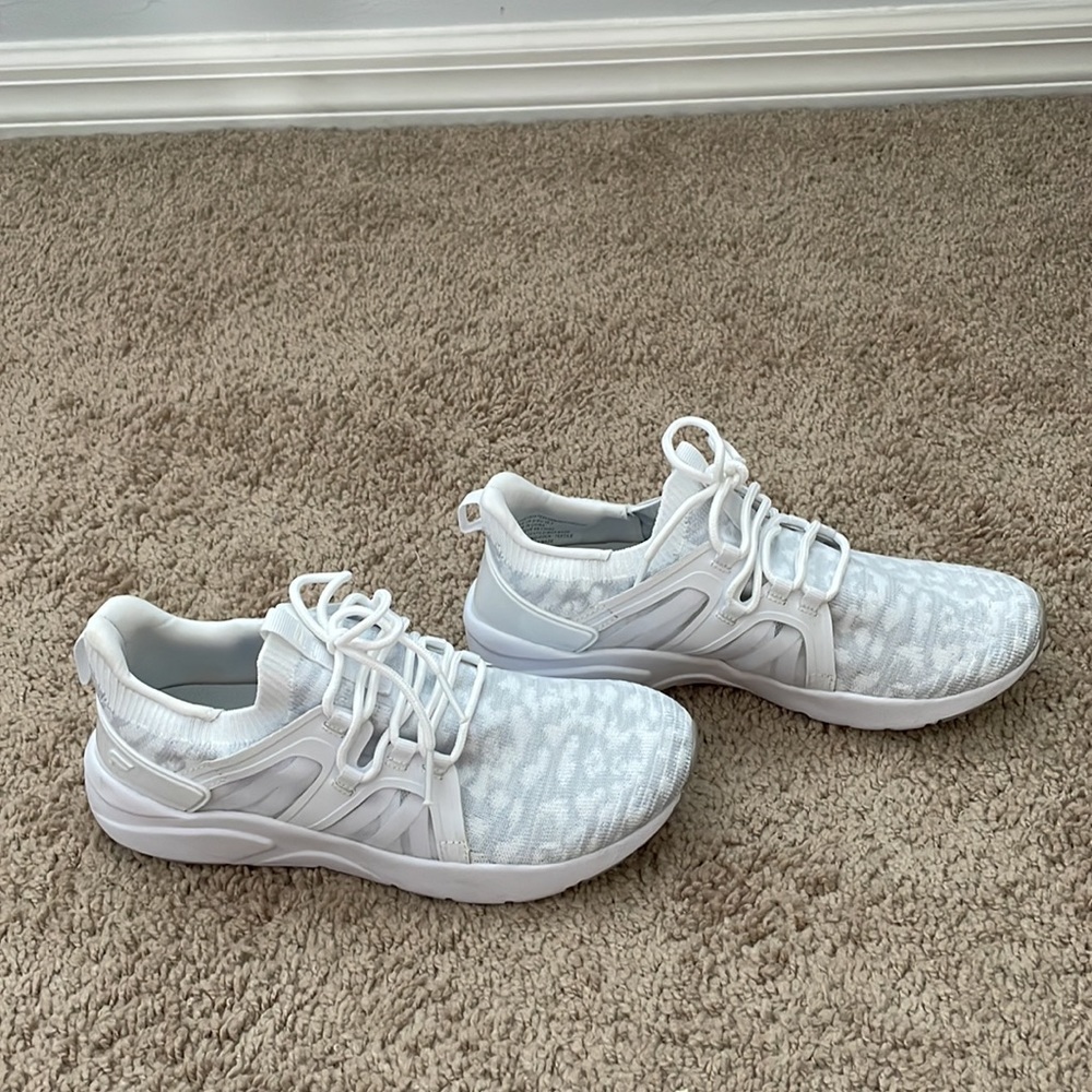 Fabletics Sneakers - Picture 2 of 2